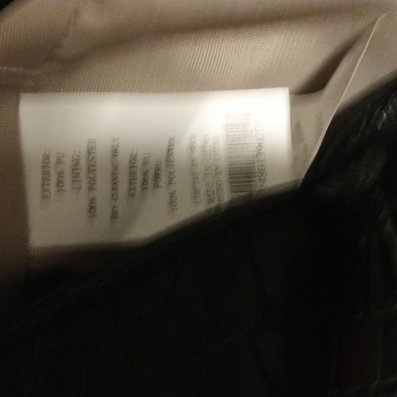 Zingara faux leather pebbled bag with lots of storage - Picture 10 of 16